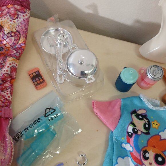 Assorted Barbie clothes and accessories - 20 pieces - Picture 5 of 8